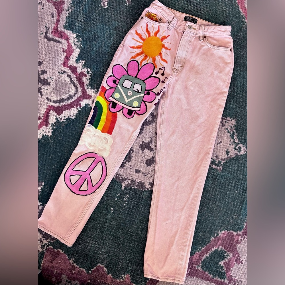 Abercrombie& Fitch ONE OF A KIND pink hand painted High rise Mom Jeans Size 25R